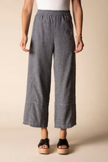 Contrast Seams Crop Pant