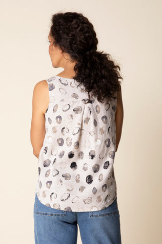 Dots Bistro Tank
