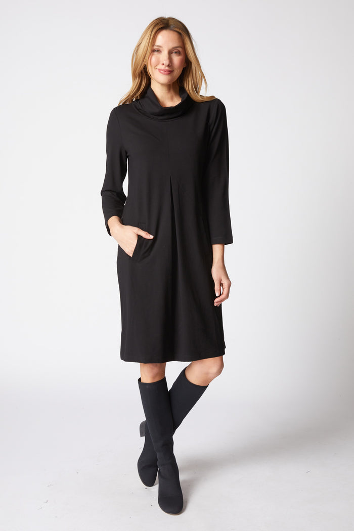 Core Travel Pleat Front Dress XL / Black